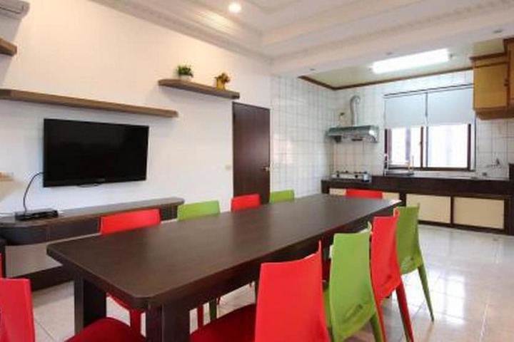 Room 2 of 8