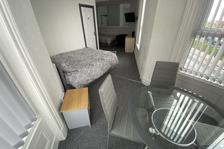 Room 2 of 32