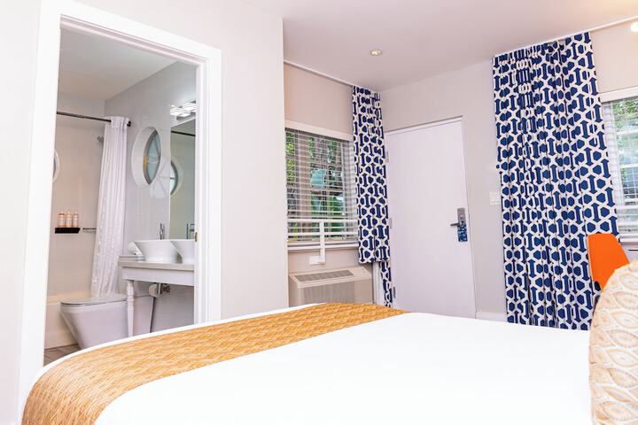 1 Queen Bed (12 of 53)