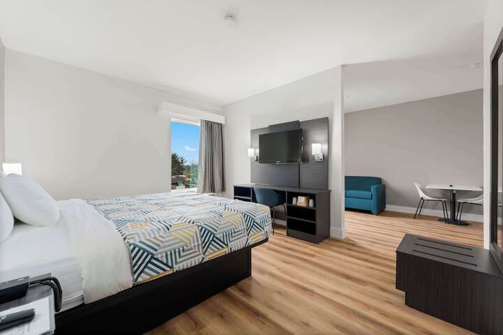 Room 4 of 24