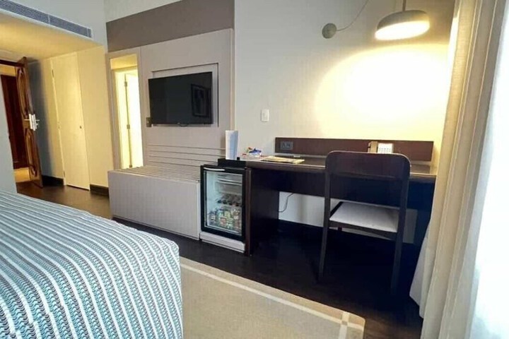 Room 34 of 77
