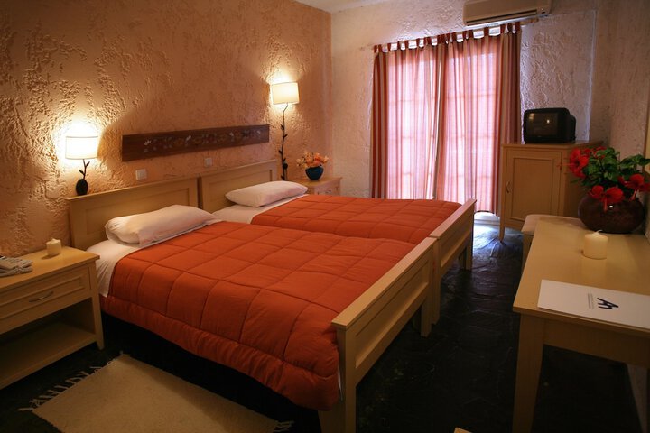 Room 7 of 68