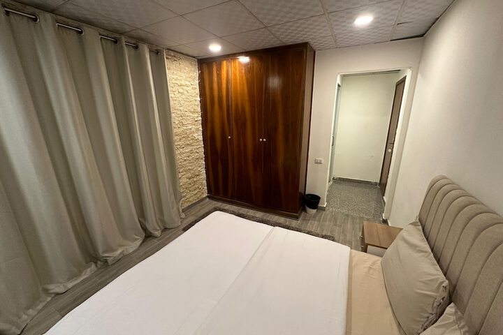 Room 18 of 46
