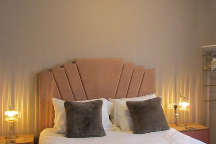 Room 42 of 99