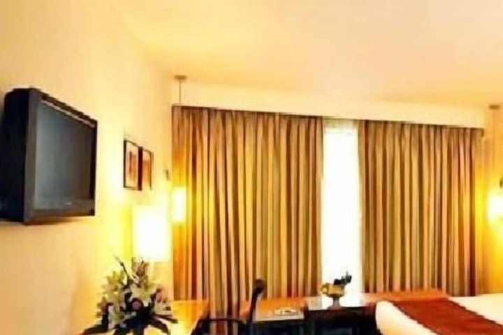 Room 5 of 37