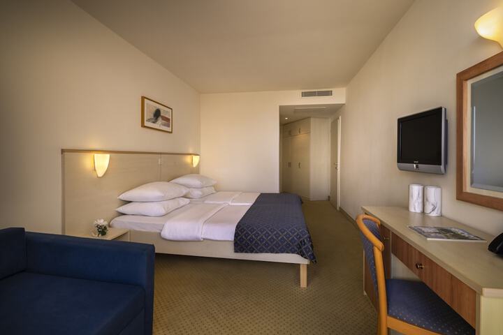 Room 7 of 44