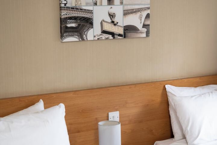 Room 10 of 32
