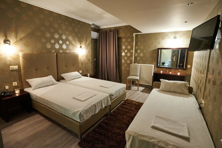 Room 14 of 33
