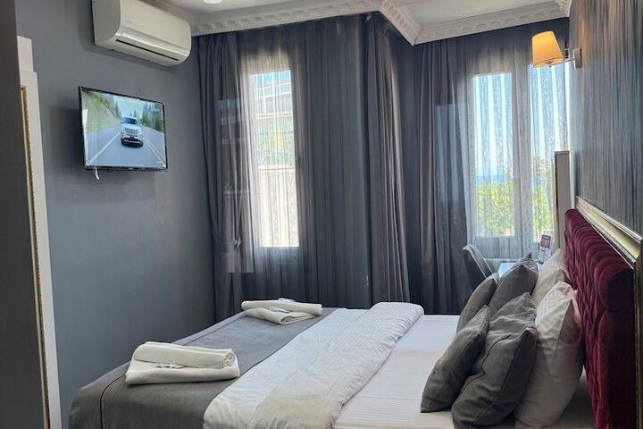 Room 44 of 110