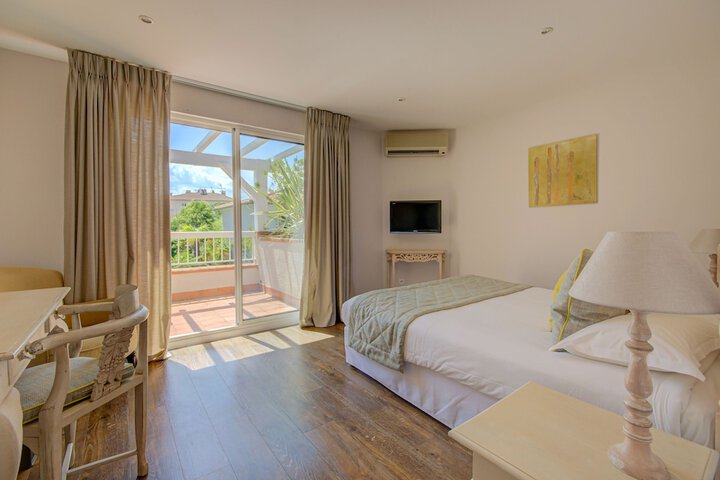 Room 10 of 85