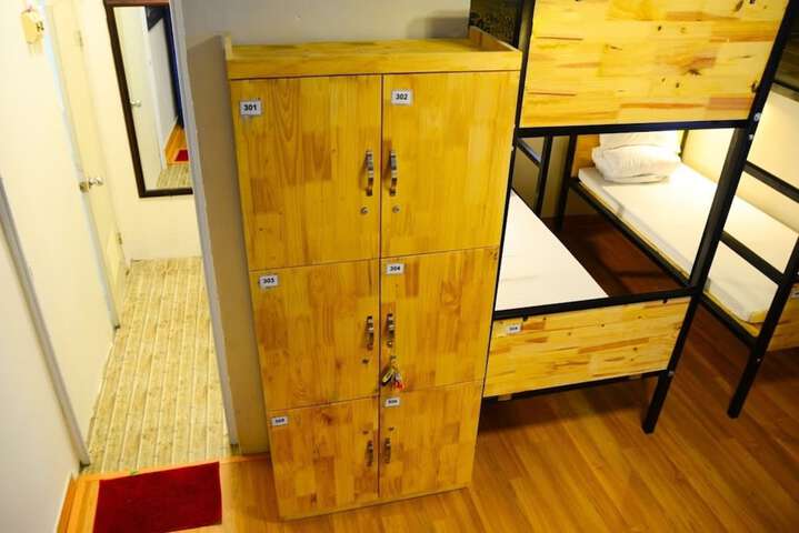Room 9 of 28