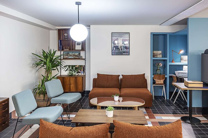Lounge 50 of 58