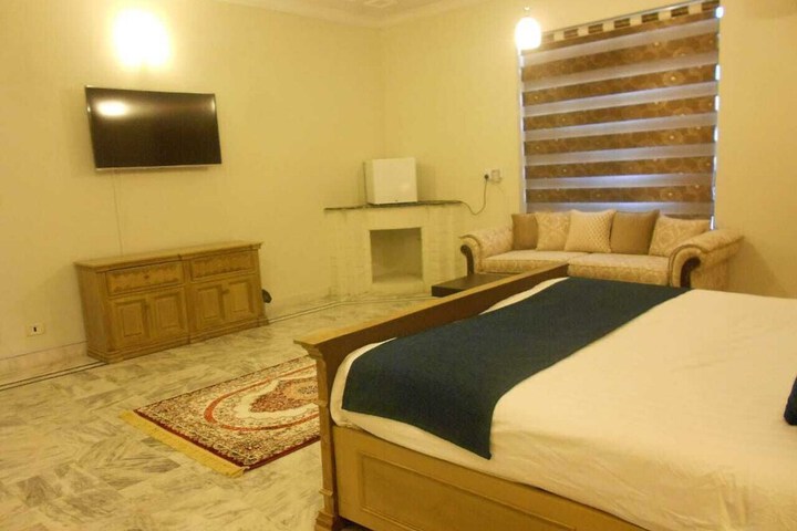 Room 5 of 15