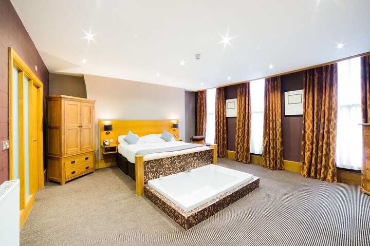 Room 13 of 48