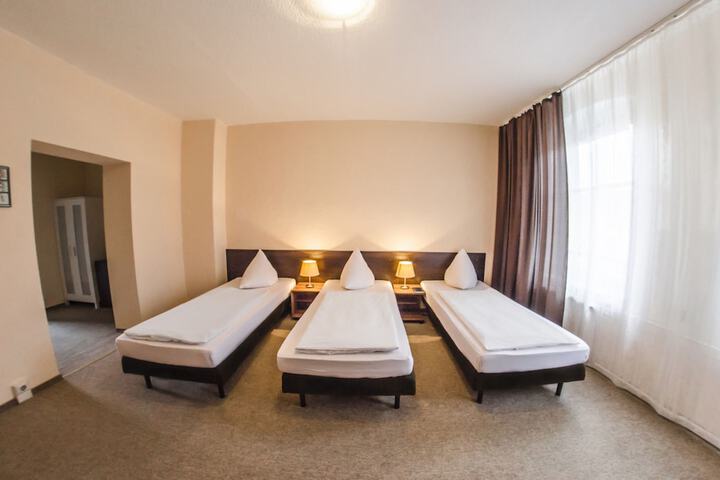 Room 8 of 28