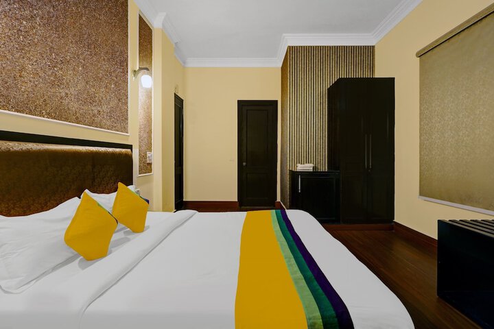 Room 17 of 27