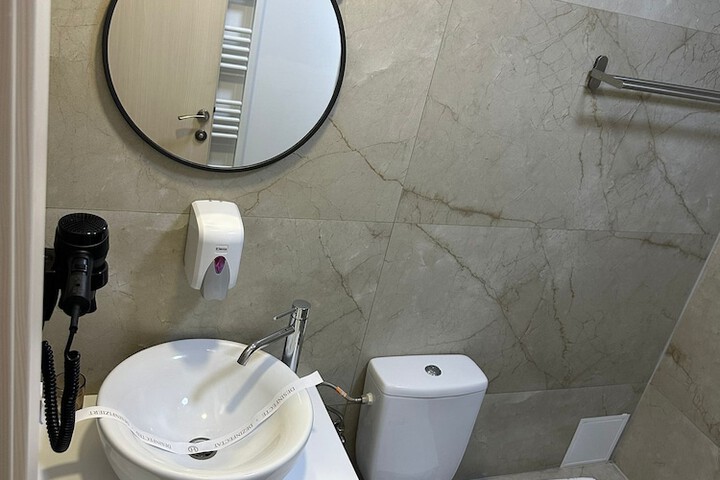 Room 25 of 43