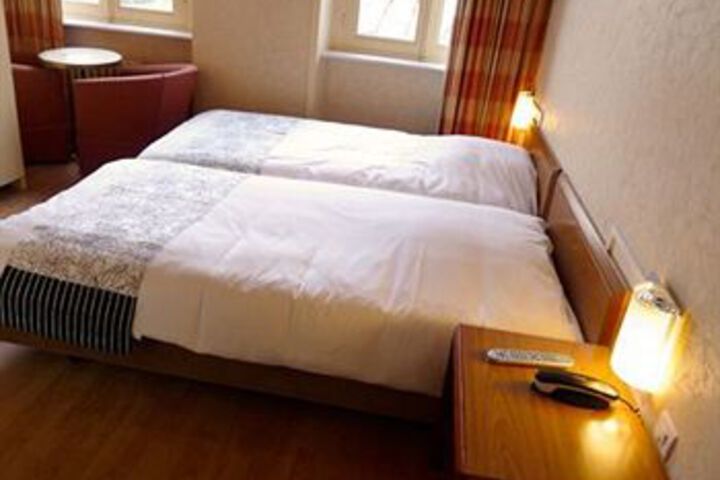Room 22 of 28