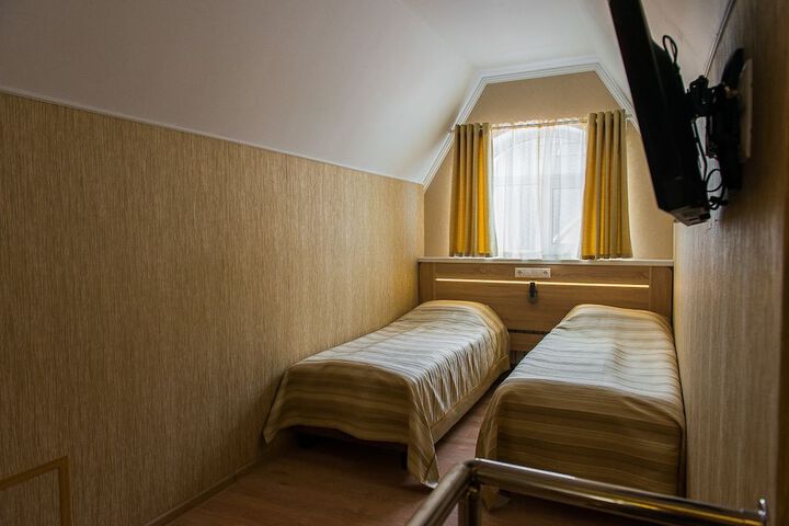 Room 3 of 112