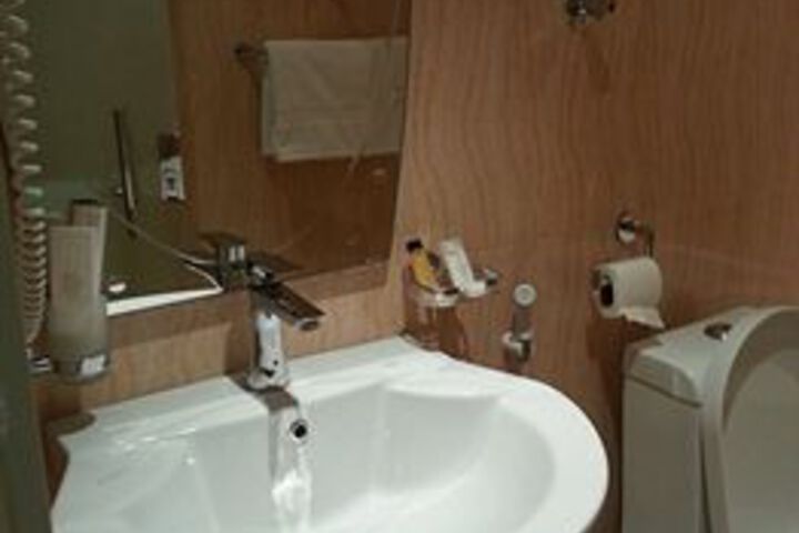 Room 25 of 33