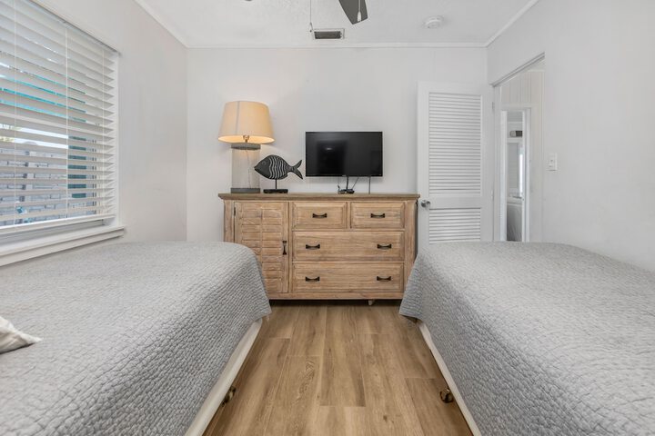 Room 28 of 107