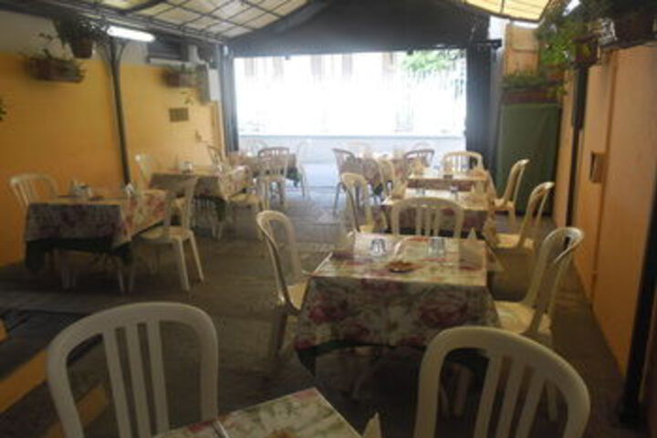 Dining 60 of 62