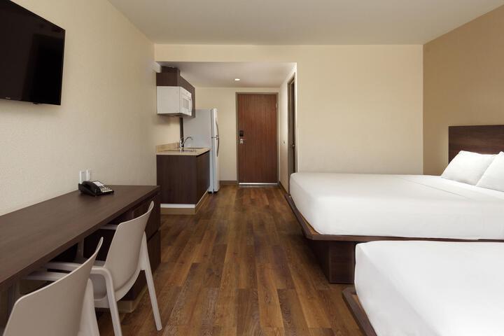 Suite with 1 Queen Bed (10 of 16)