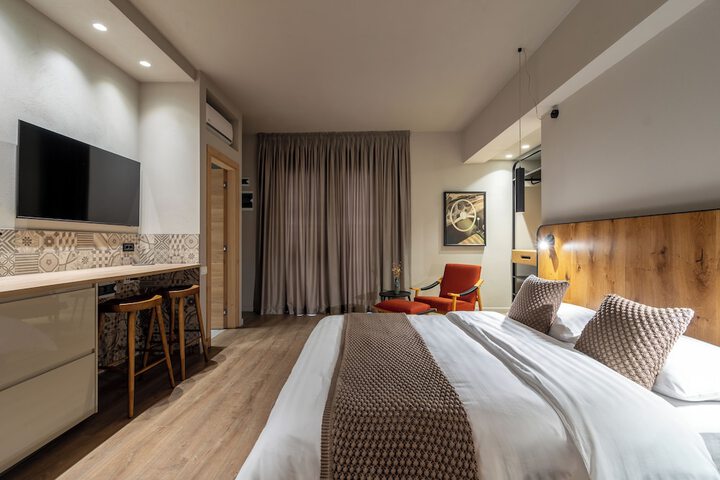 Room 5 of 80