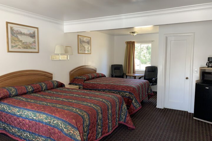 1 Queen Bed (3 of 9)
