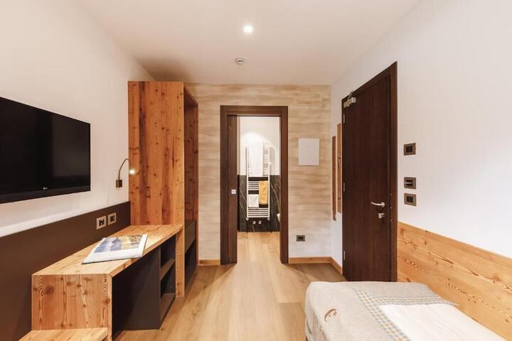Room 8 of 22