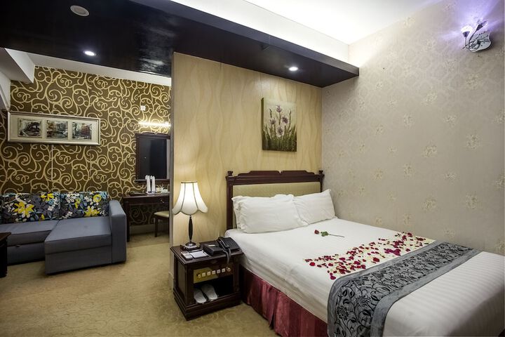 Room 15 of 49