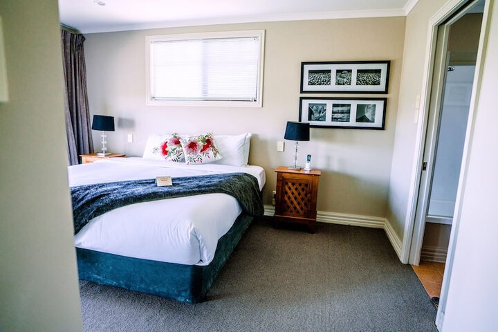 Room 2 of 73