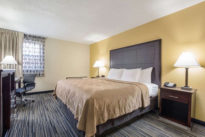 1 King Bed (2 of 6)
