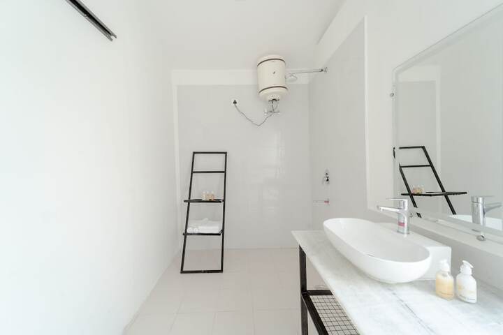 Room 16 of 36