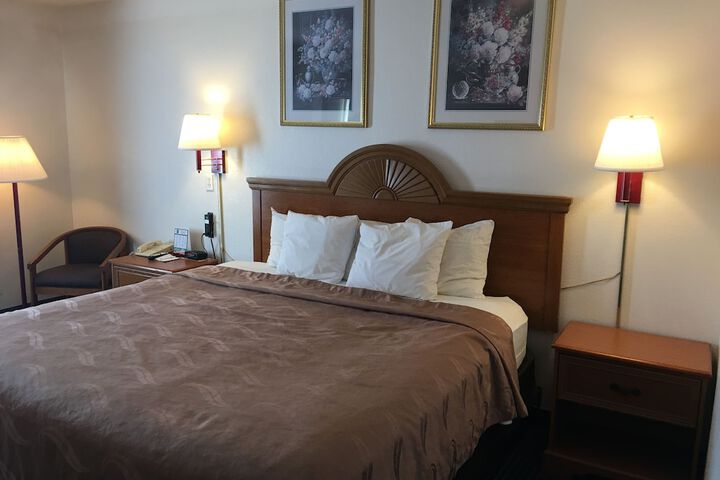 1 King Bed (13 of 19)
