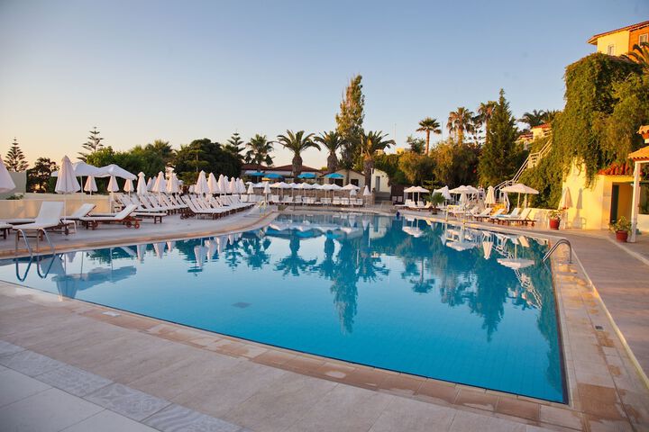 Hotel Pool