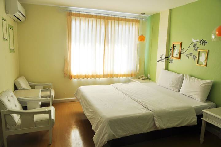 Room 9 of 31