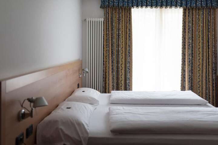 Room 17 of 61