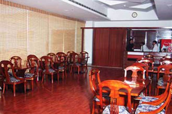 LILYWHITE HOTEL