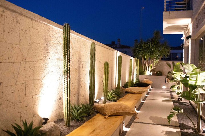 Hotel Exterior 63 of 77
