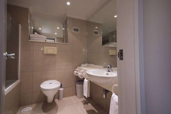 Room 45 of 62