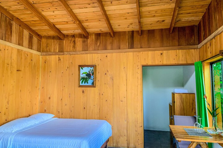 Room 3 of 28