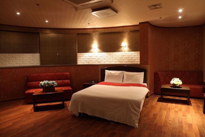 Room 15 of 35