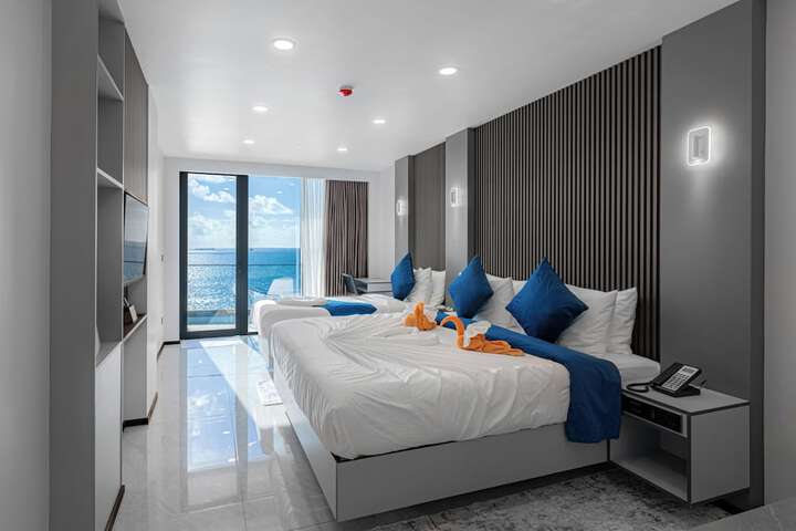 Room 10 of 43