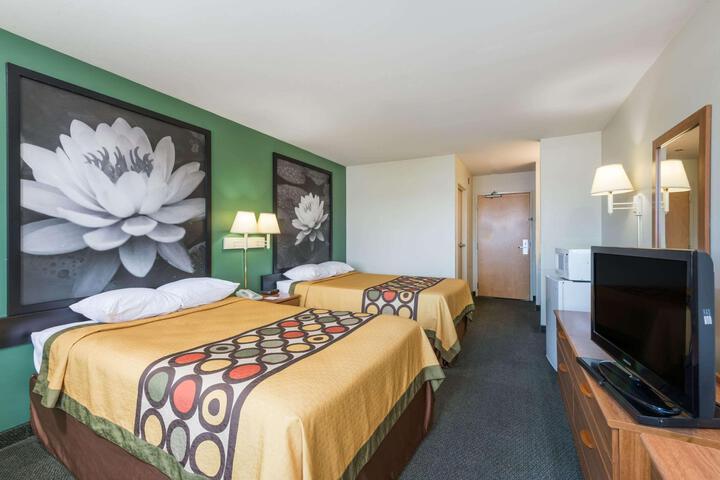 2 Double Beds (2 of 5)