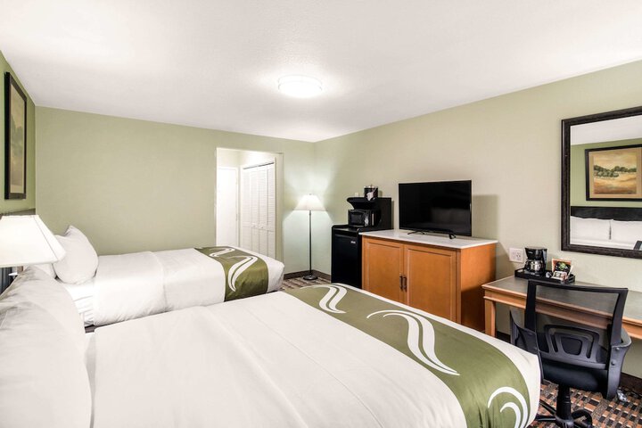 2 Double Beds (9 of 14)