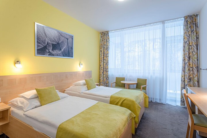 Room 15 of 48