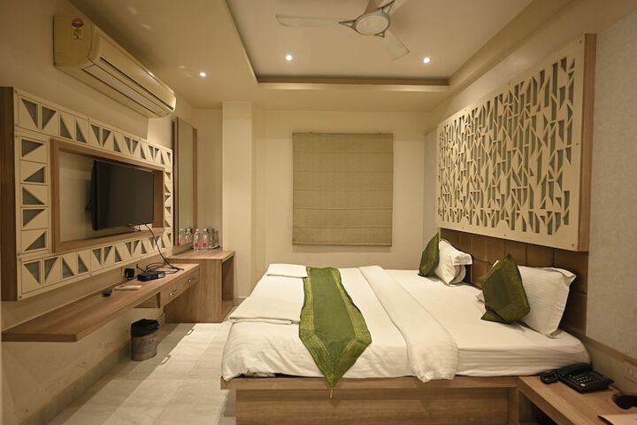 Room 8 of 35