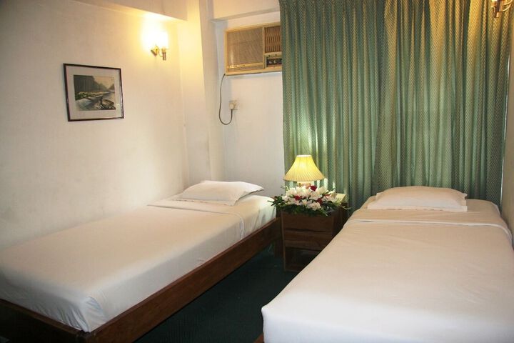 Room 15 of 29
