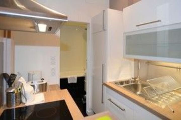 Room 5 of 8